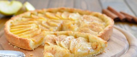 Диетическая шарлотка: несколько простых рецептов отличного десерта для худеющих Диетическая шарлотка с тертыми яблоками
