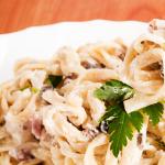 Spageti carbonara: klasikinis receptas su grietinėle ir šonine