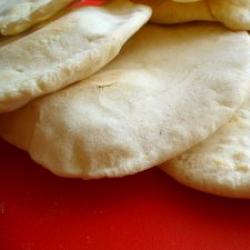 Homemade pita: recipe with and without yeast