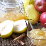 Pear slices in syrup for the winter